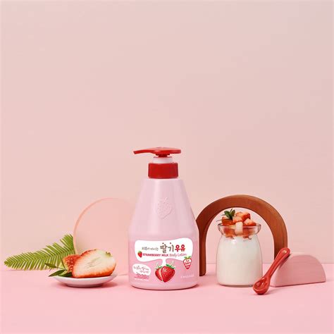 Kwailnara Strawberry Milk Body Lotion 19 Oz 560ml Korean Beauty