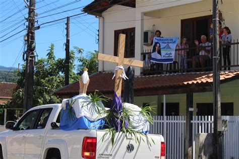 Missas Presenciais Suspensas Imagens Religiosas Percorrem Ruas De