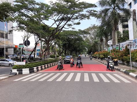 Ini Fungsi Marka Merah Di Beberapa Titik Lampu Merah Di Banjarmasin