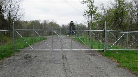 6 Best Chain Link Driveway Gate Types And Styles