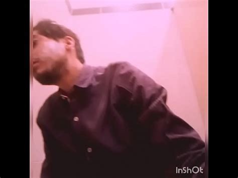 Baño público me saque la verga porque estaba muy dura XVIDEOS