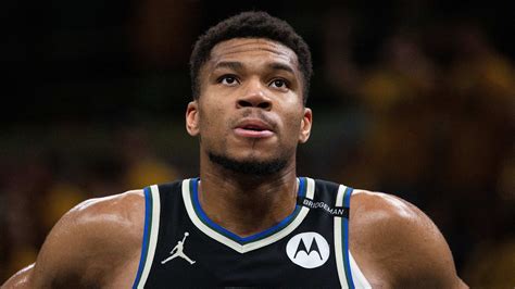 Giannis Antetokounmpo, Tyrese Haliburton's dad exchange words after OT