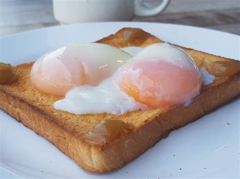 青蛙生活点滴 Froggy's Bits of Life: 烧面包配摇摇蛋 Roti Bakar Telur Goyang & 拉茶 Teh ...