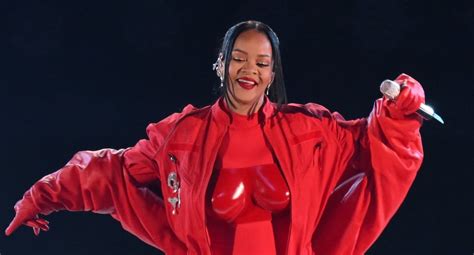 Rihanna por qué no le pagaron nada por cantar en el halftime del Super