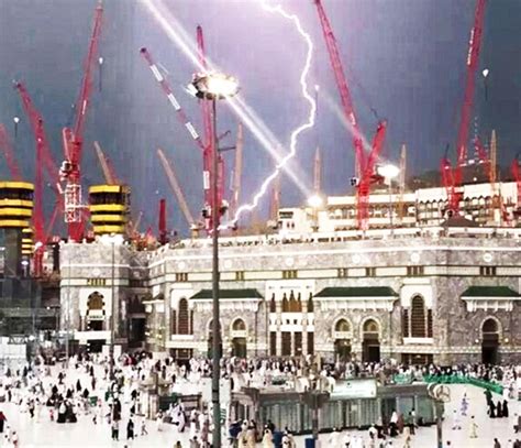 Video Captures Moment Crane Accident Kills Muslims In Mecca On