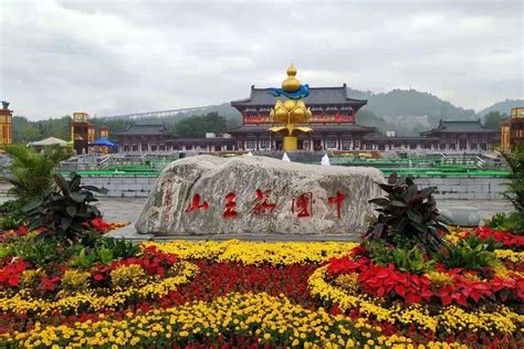 自驾陕西铜川药王山，山门富丽堂皇门票太贵，感觉都拜不起药王了 凤凰网视频 凤凰网