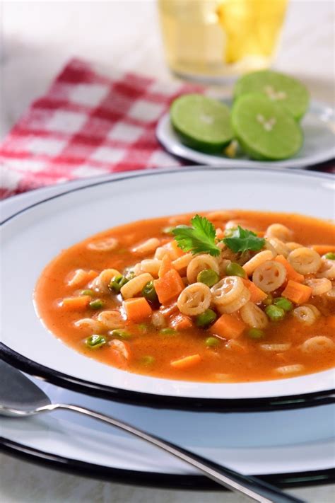 Rica Sopa De Pasta Con Verduras