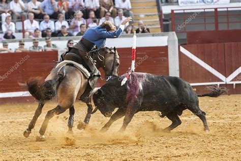 Torero Español A Caballo Pablo Hermoso De Mendoza Corridas De Toros A