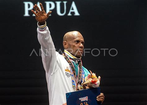 PAPUA RAIH EMAS BINARAGA PAPUA KELAS 60 KG PON PAPUA ANTARA Foto