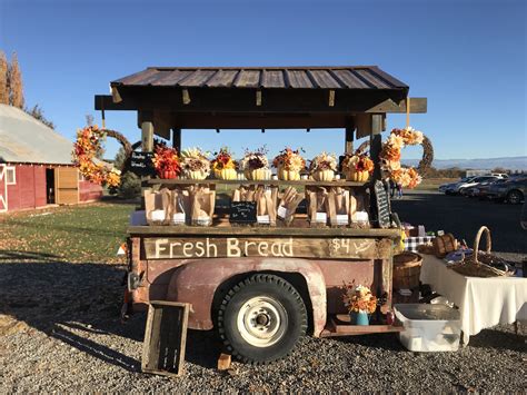 Farmers Market Display, Market Displays, Farm Market Ideas, Bread ...