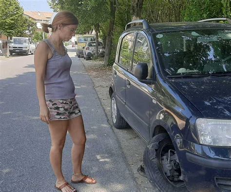 Sfascia Auto In Sosta E Fugge Caccia Al Pirata