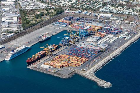 Réunion Island Port Relies on Kalmar Straddle Carriers The HeavyQuip