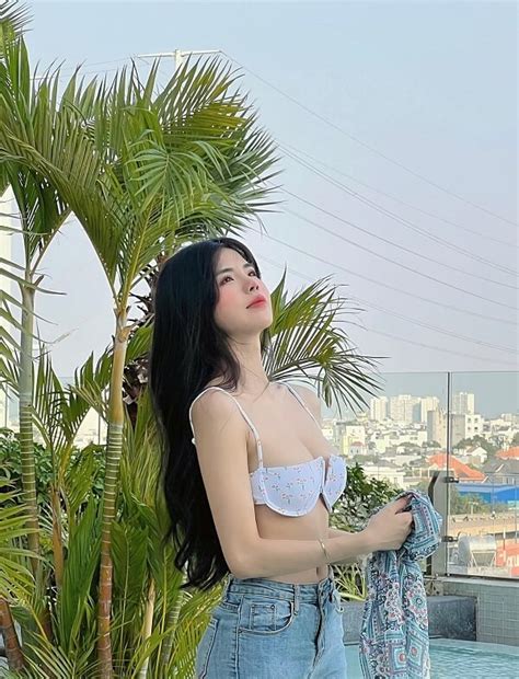 Hotgirl Mai Dora bikini khoe body đồng hồ cát vạn người mê