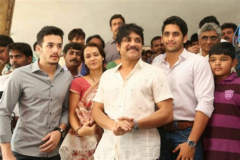 Nagarjuna Family At Saibaba Temple - TeluguCinema365