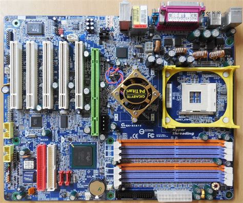 Gigabyte P4 Titan GA 8I875 Mainboard Blende Sockel 478 AGP 8X SATA DDR