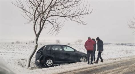 Masina In Sant Accident In Aceasta Dimineata Pe Un Drum Din Judet