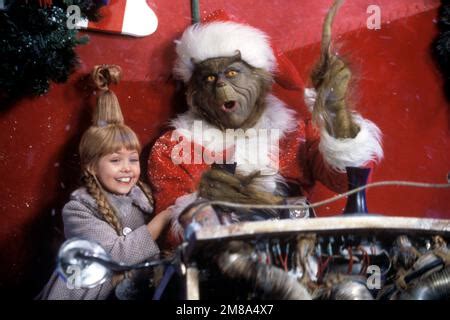 JIM CARREY and TAYLOR MOMSEN in HOW THE GRINCH STOLE CHRISTMAS (2000 ...