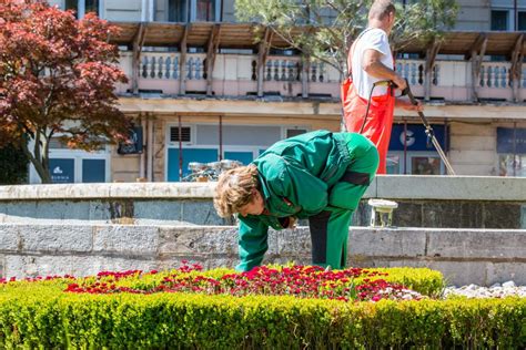 Vrijedni Djelatnici Parkova Opatija Svakodnevno Brinu O Zelenim