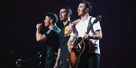 Jonas Brothers Behind-the-Scenes Tour Pictures 2019 | POPSUGAR ...