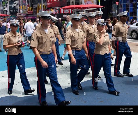 Female marine corps hi-res stock photography and images - Alamy