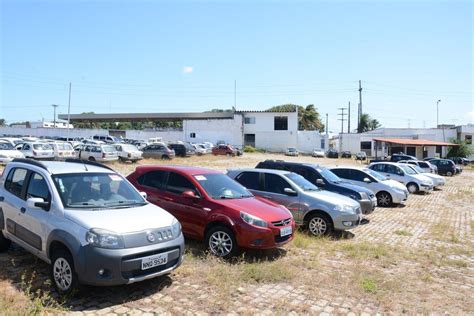 Detran realiza leilão de veículos 100 lotes de carros motos e