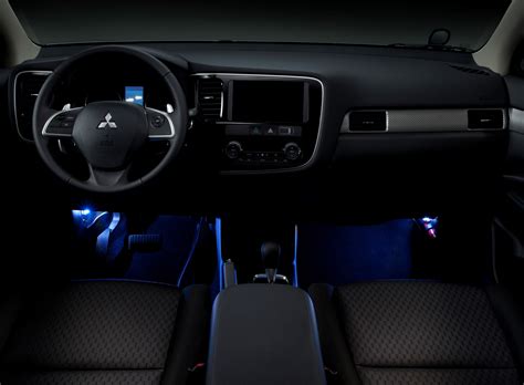 Mitsubishi Outlander: Seating, Safety, Storage and Style