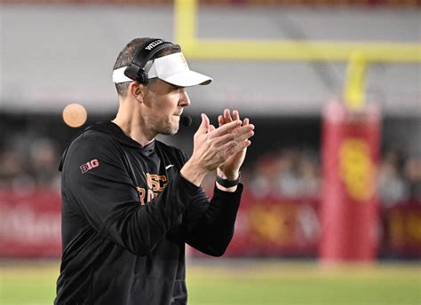 USC’s Lincoln Riley doubles down on fake punt, jersey switch after Big Guide