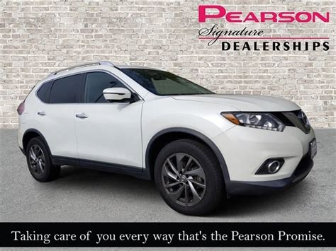 2016 Pearl White Nissan Rogue