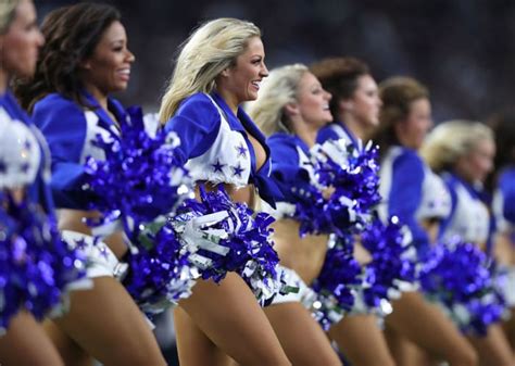 Nfl World Reacts To Cowboys Cheerleader Pregame Photo The Spun