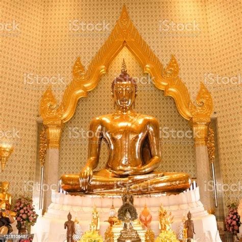 Patung Buddha Emas Di Kuil Buddha Emas Di Bangkok Thailand Foto Stok