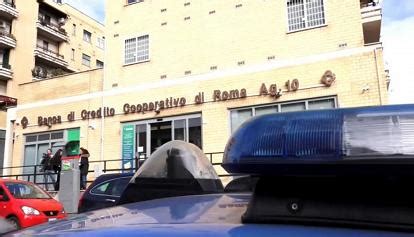 Roma Rapina In Banca Due Uomini Fermati Dalla Polizia Il Racconto Di