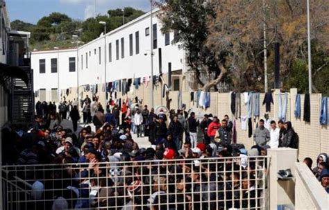 Migranti Ancora Sbarchi A Lampedusa Hotspot Al Collasso