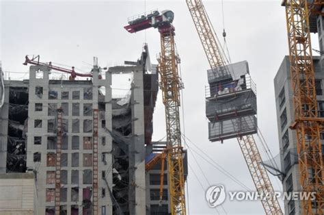 당국 붕괴 현장 기울어진 타워크레인 추가 해체 검토 한국경제