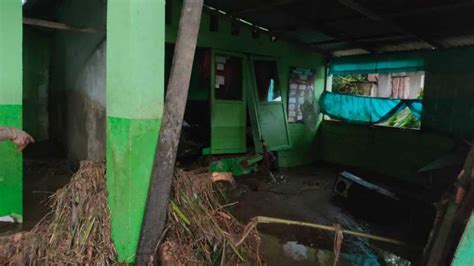 Foto Banjir Bandang Terjang Satu Kampung Di Agam