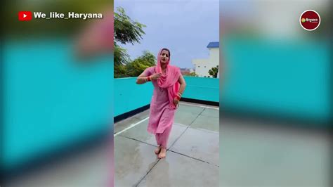 Desi Bhabhi Danced On Terrace Audience Blown After Watching Video देसी लुगाई ने छत पर लगाया