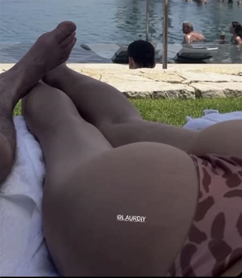 Her Ass In Bikini Scrolller