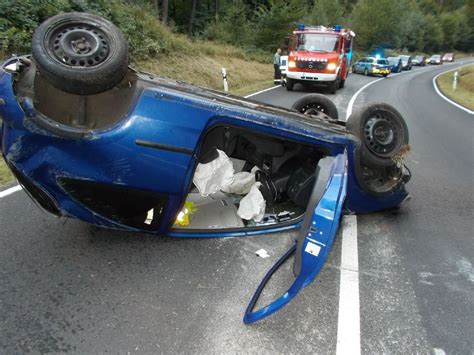 Pol Ppwp Unfall Personenwagen Landet Auf Dem Dach Presseportal