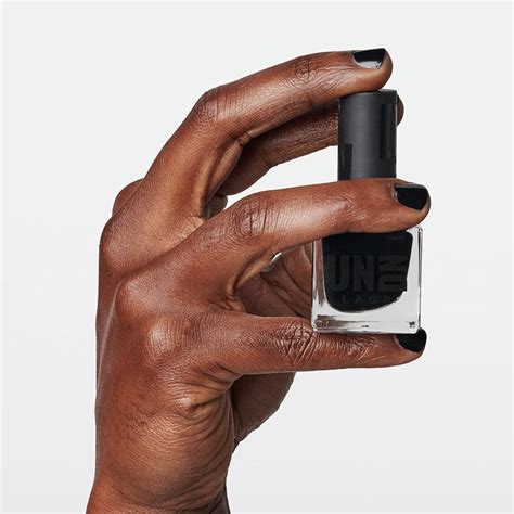 How To Apply Matte Black Nail Polish Perfectly | Blog - UN/DN LAQR