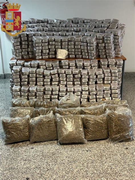 Fonte Nuova Montagna Di Droga In Un Garage Sequestrati Quasi