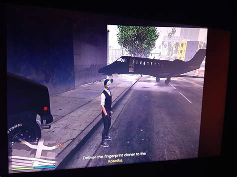 Im in an invite only session alone and i find this while driving howwww