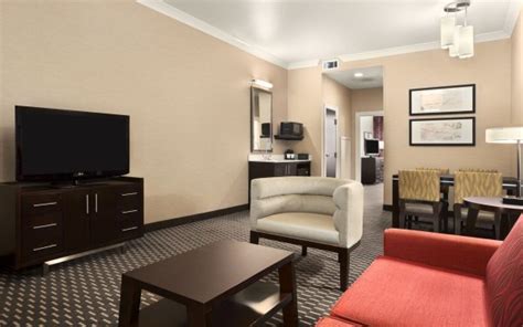 Embassy Suites St. Louis-Downtown - Explore St. Louis