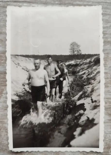 NACKTE SOLDATEN KAMERADEN Nude Wehrmacht Front 2 WK 6x9 Orig Foto