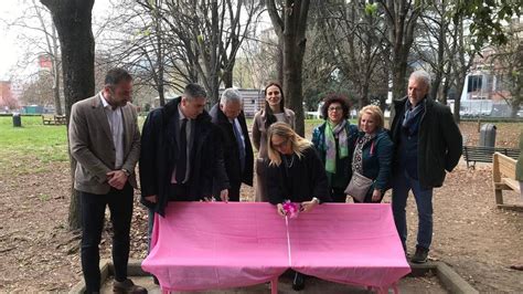 La Spezia Una Panchina Rosa Nel Parco Xxv Aprile Per La Prevenzione