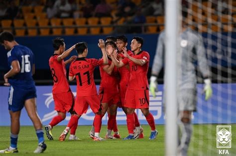 ‘정우영 해트트릭 한국 男축구 쿠웨이트 초토화9 0 대승 손에 잡히는 뉴스 눈에 보이는 뉴스 뉴스엔