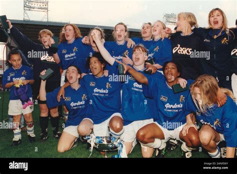 Millwall Fc Team Hi Res Stock Photography And Images Alamy