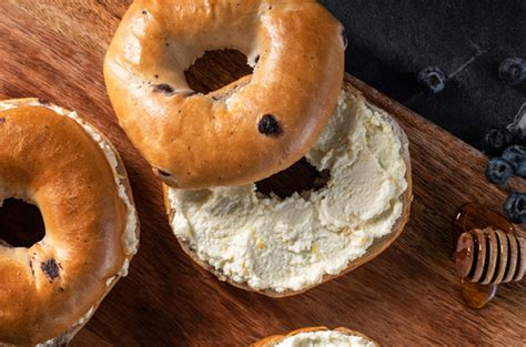 5 idées de garnitures pour réinventer le bagel RICARDO