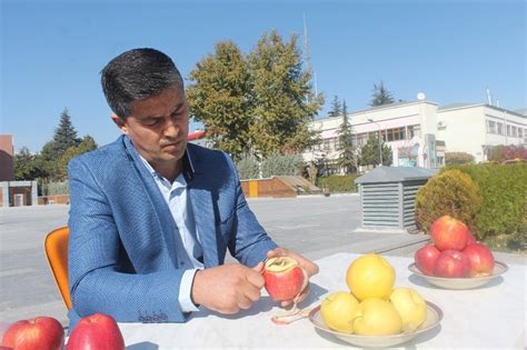 Bir Elmadan 5 Metre Kabuk çıkaran Adam Guinnese Aday