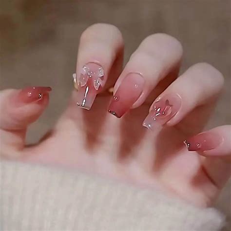 Nails Panosundaki Pin