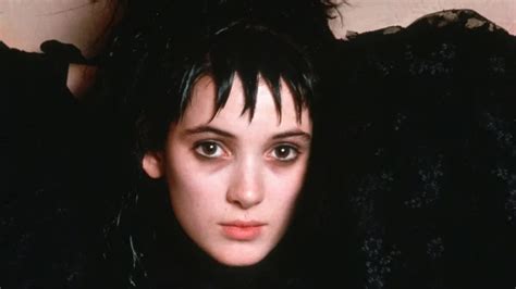 First Look At Beetlejuice 2 Winona Ryder Returns As Lydia Deetz Softonic