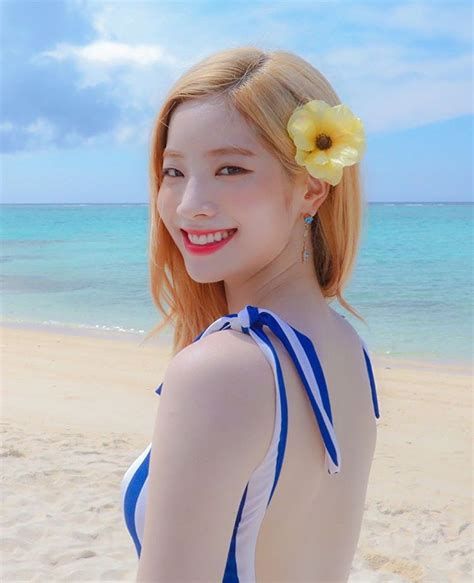 Hot Sexy Dahyun Bikini Pics